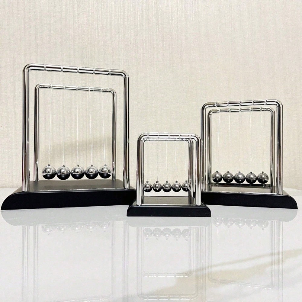 Black Metal Newton's Cradle Ba - Tech Desktop Accessories reseña y precio