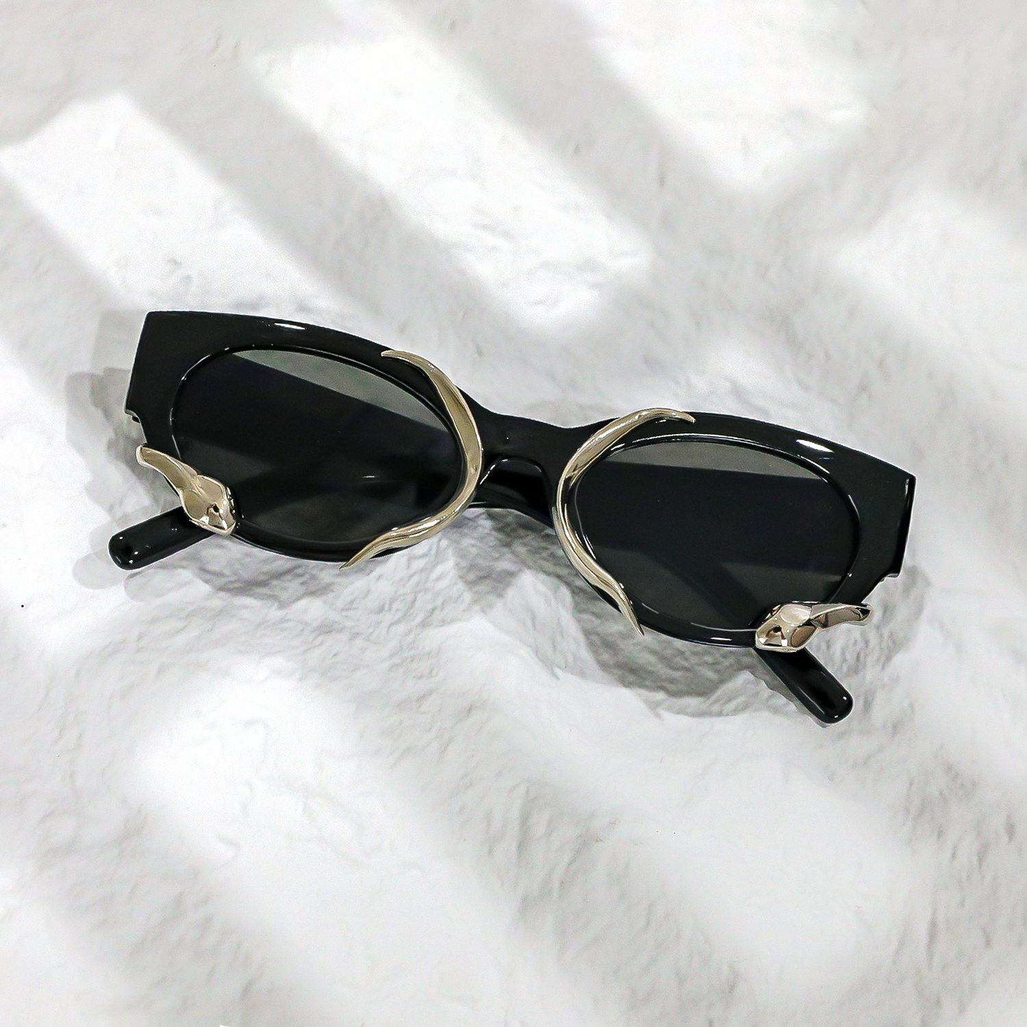Stereo Spirit Snake Sunglasses - Tech Girl Accessories reseña y precio
